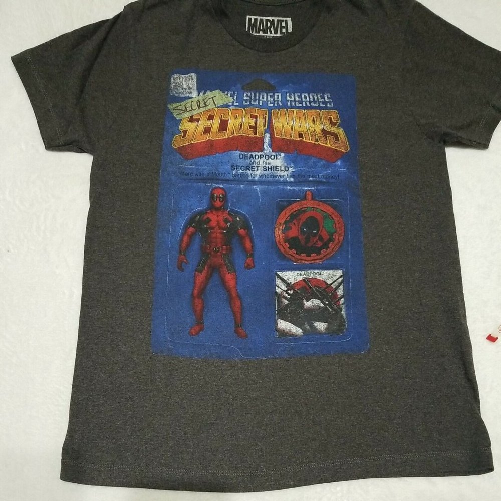 Marvel Comics Deadpool Secret Wars Action Figure T-Shirt Medium NWOT